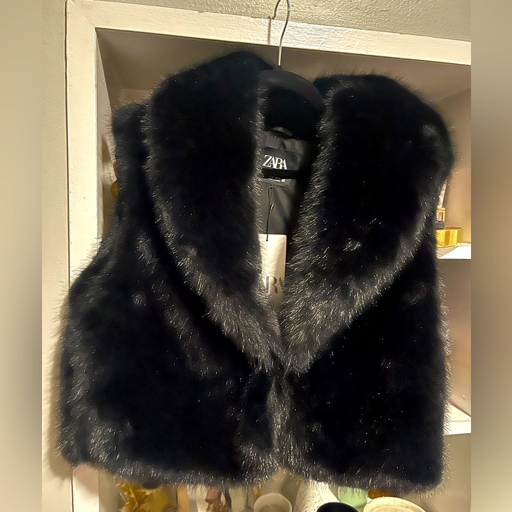 Zara Black Cropped Faux Fur short vest (brand new!!!)